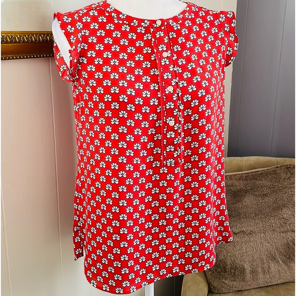 😍 LOFT sleeveless blouse with daisy flower print